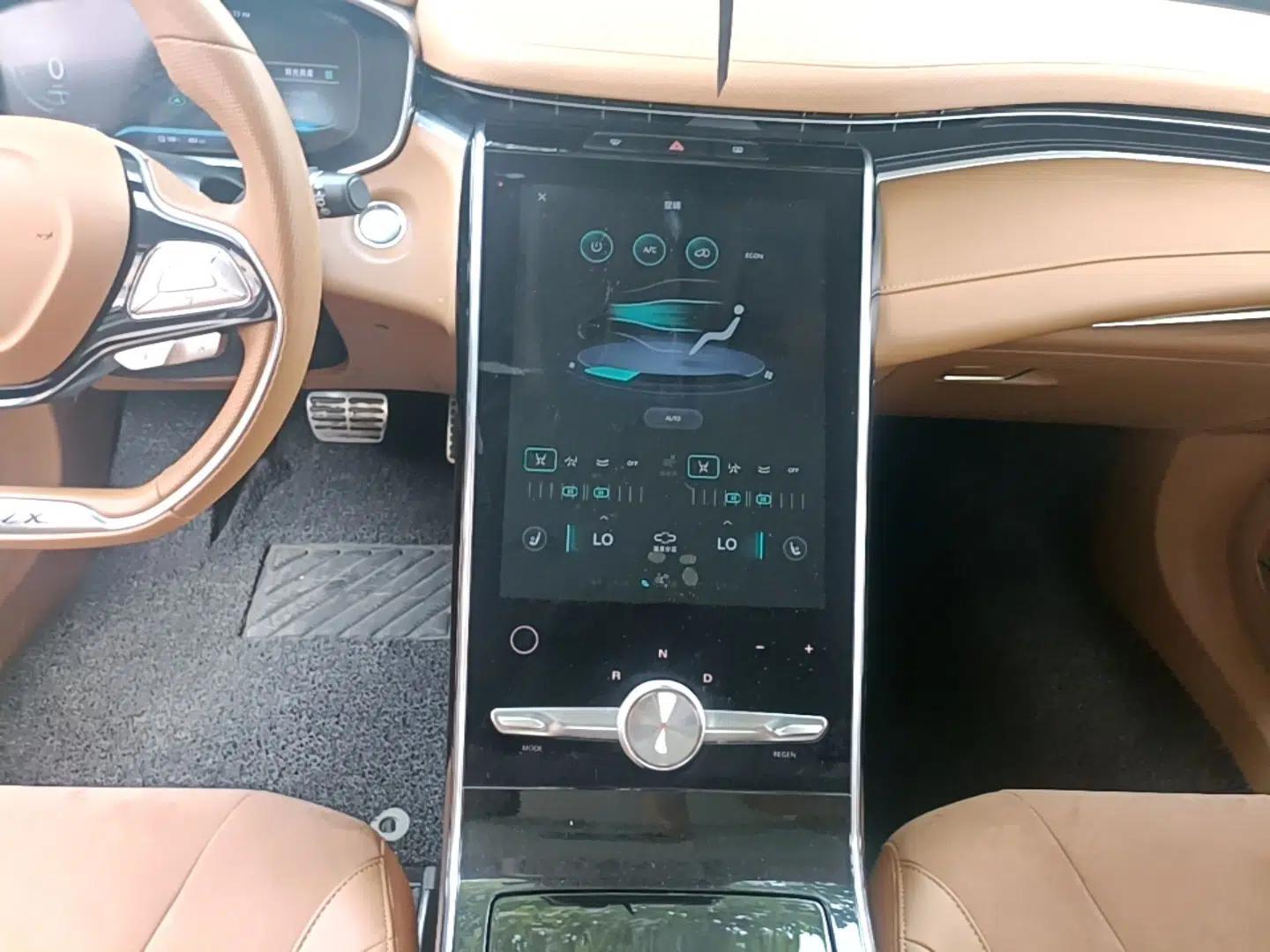 Roewe MARVEL X 2018 Rear-Drive Model — миниатюра 16