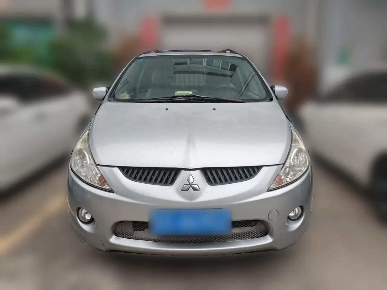 Mitsubishi Grandis 2009 2.4 7-Seater Comfort Edition — миниатюра 2