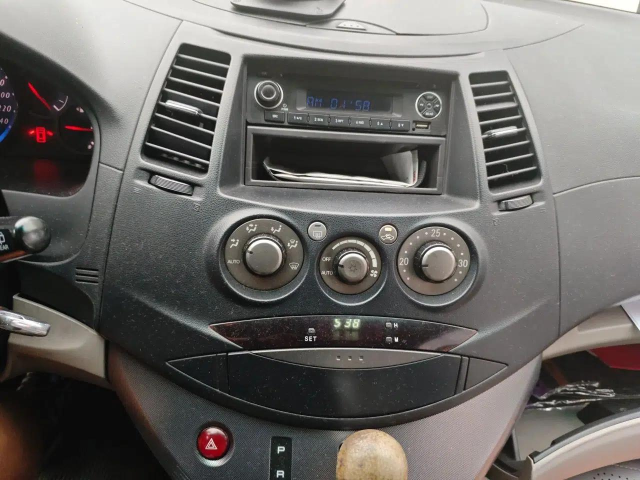 Mitsubishi Grandis 2009 2.4 7-Seater Comfort Edition — миниатюра 14