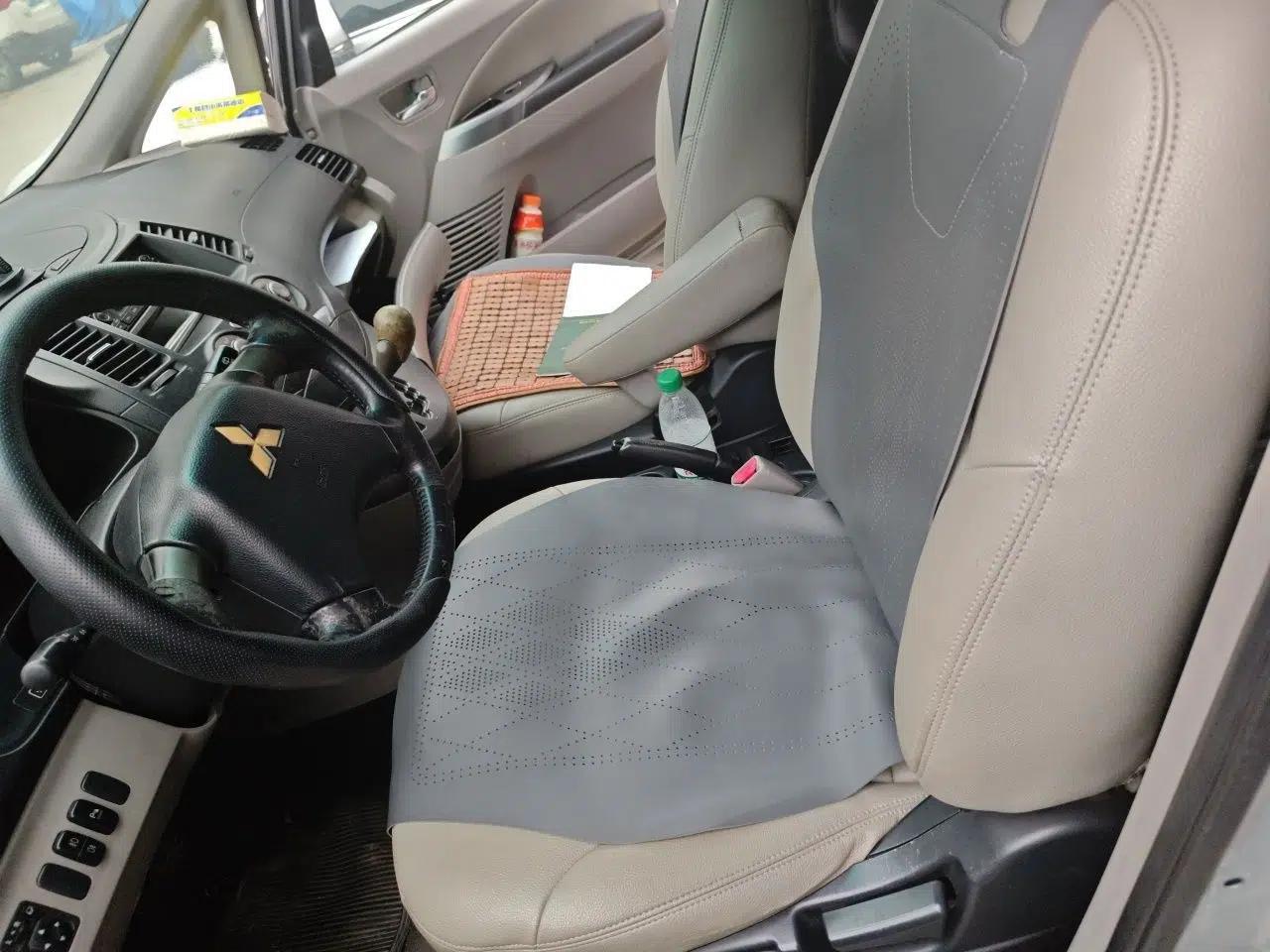 Mitsubishi Grandis 2009 2.4 7-Seater Comfort Edition — миниатюра 16