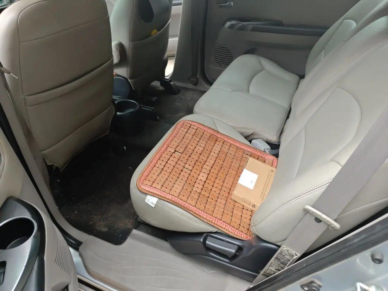 Mitsubishi Grandis 2009 2.4 7-Seater Comfort Edition — миниатюра 18