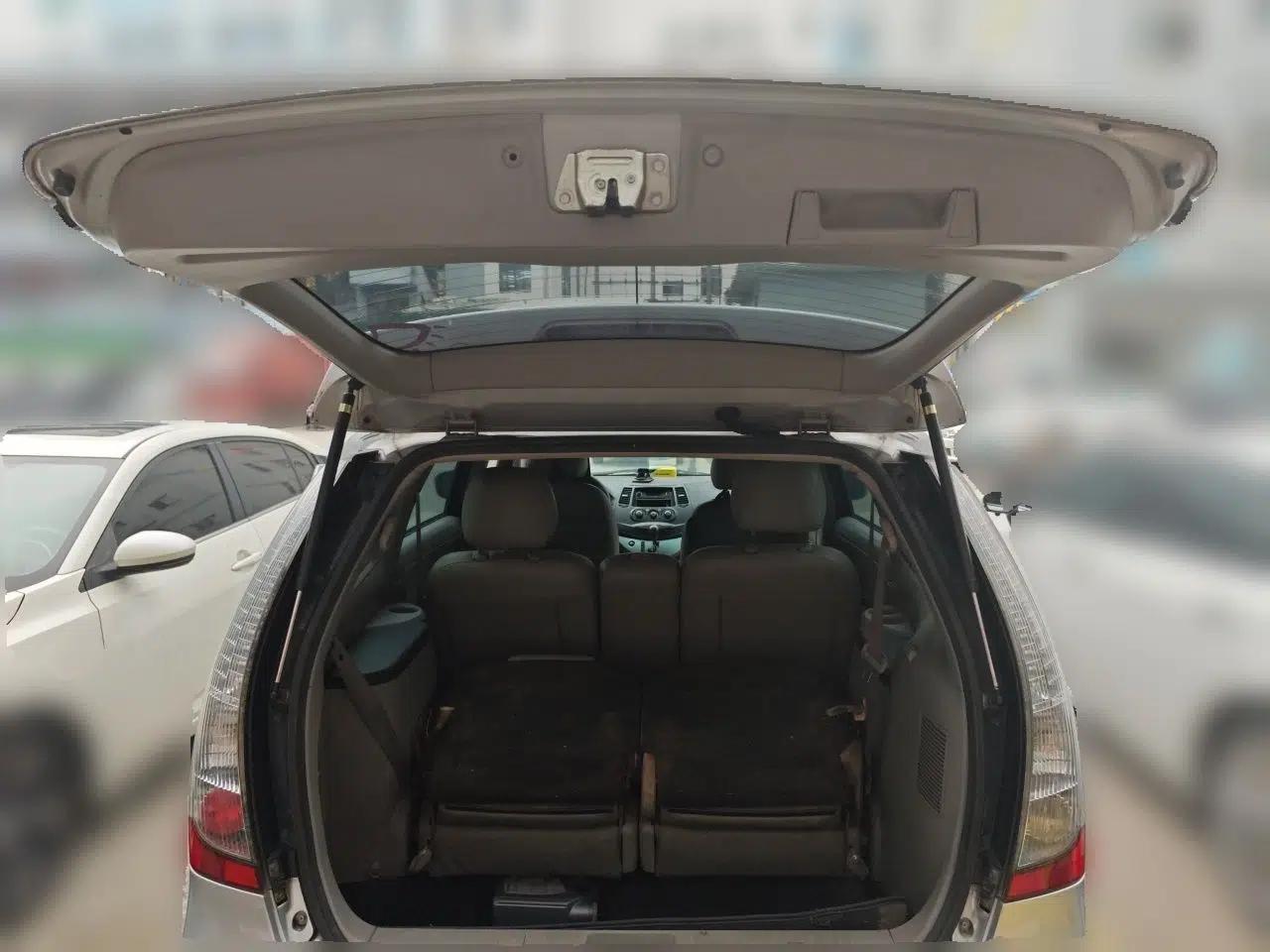 Mitsubishi Grandis 2009 2.4 7-Seater Comfort Edition — миниатюра 20