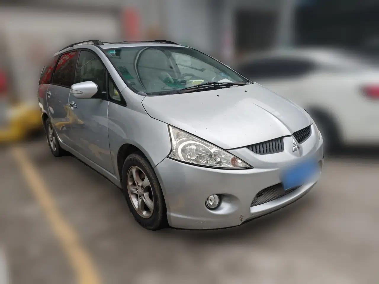 Mitsubishi Grandis 2009 2.4 7-Seater Comfort Edition — миниатюра 3