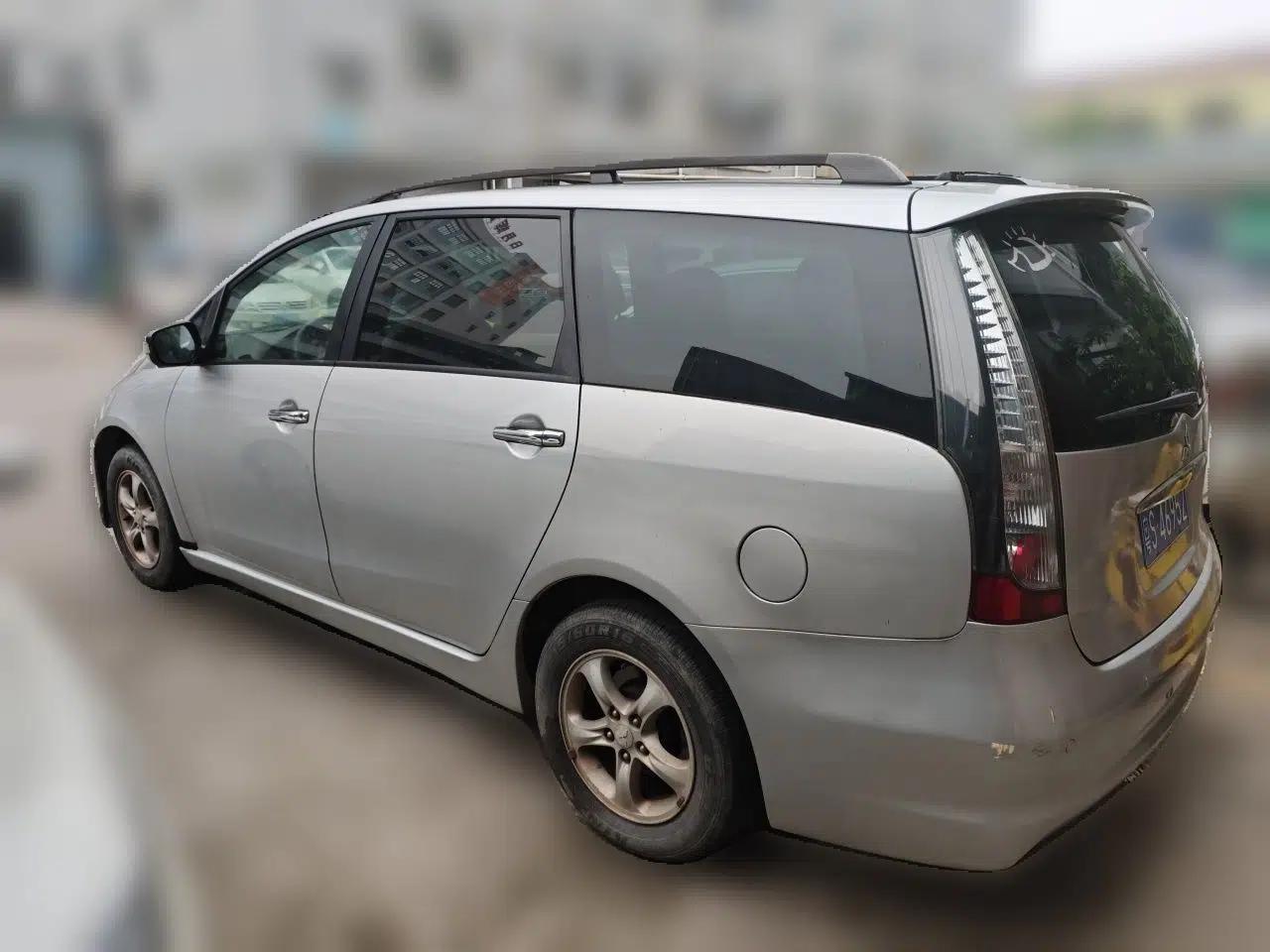 Mitsubishi Grandis 2009 2.4 7-Seater Comfort Edition — миниатюра 4