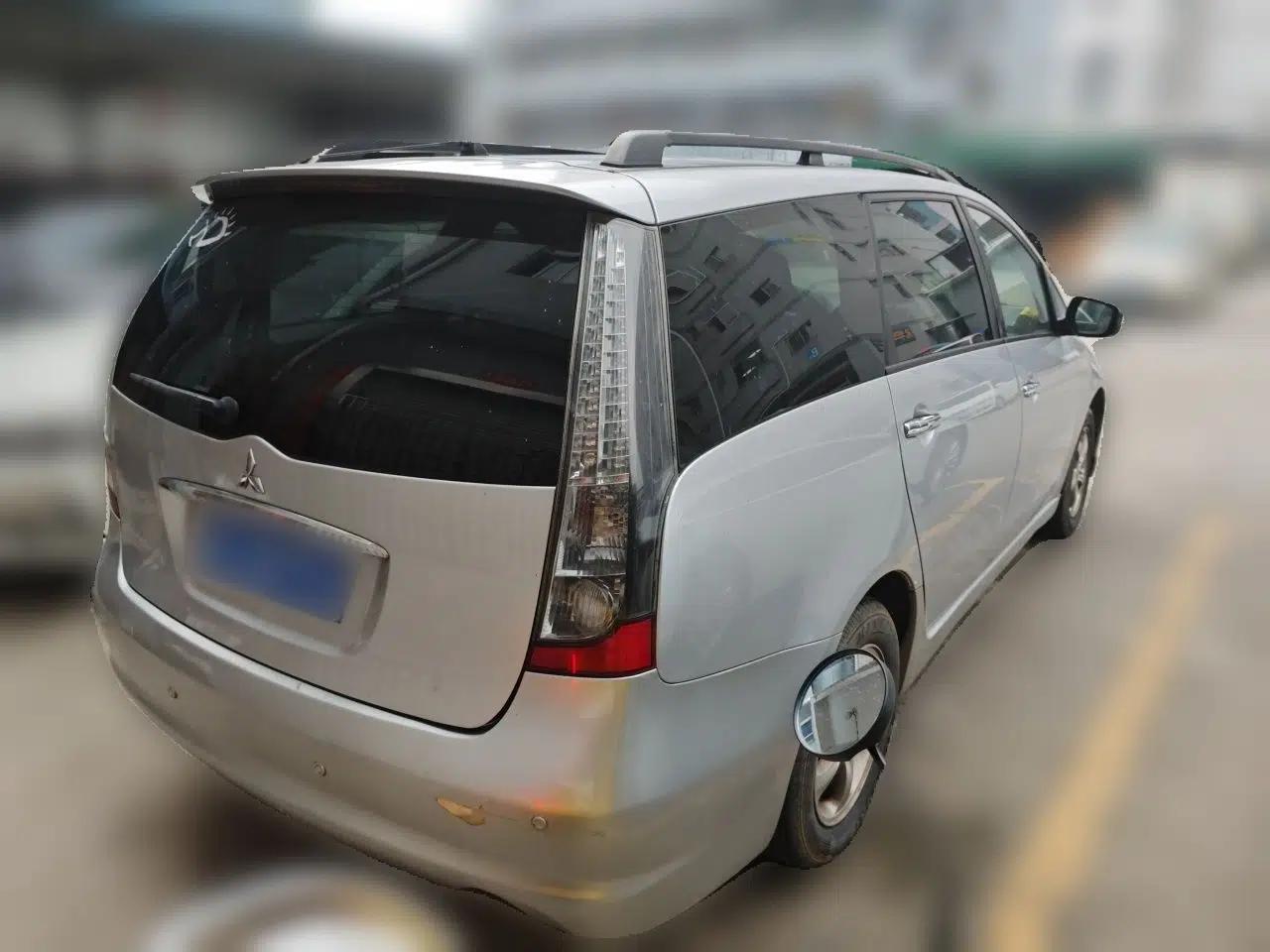 Mitsubishi Grandis 2009 2.4 7-Seater Comfort Edition — миниатюра 6