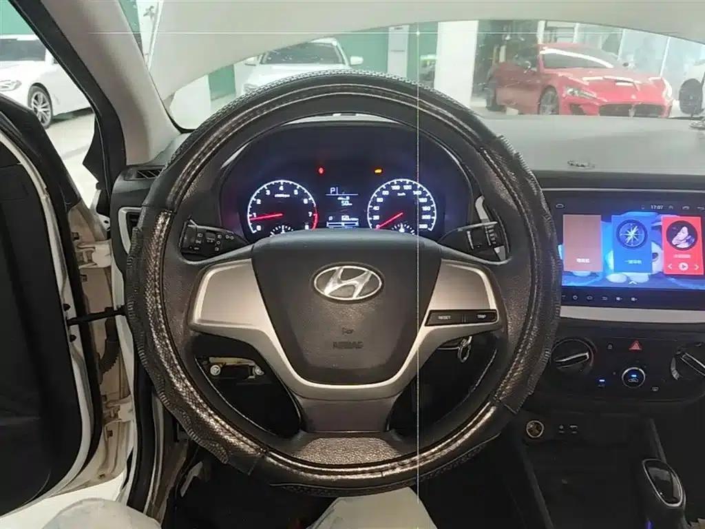 2016 Hyundai Verna 1.4L Automatic GLS (Cool Edition) — миниатюра 11