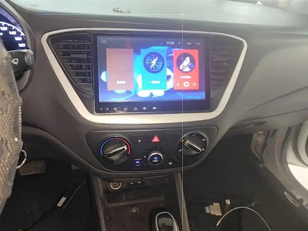 2016 Hyundai Verna 1.4L Automatic GLS (Cool Edition) — миниатюра 13