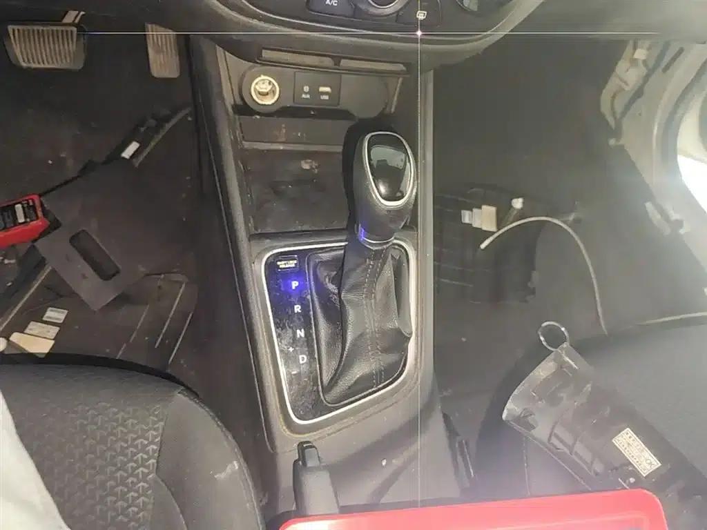 2016 Hyundai Verna 1.4L Automatic GLS (Cool Edition) — миниатюра 14
