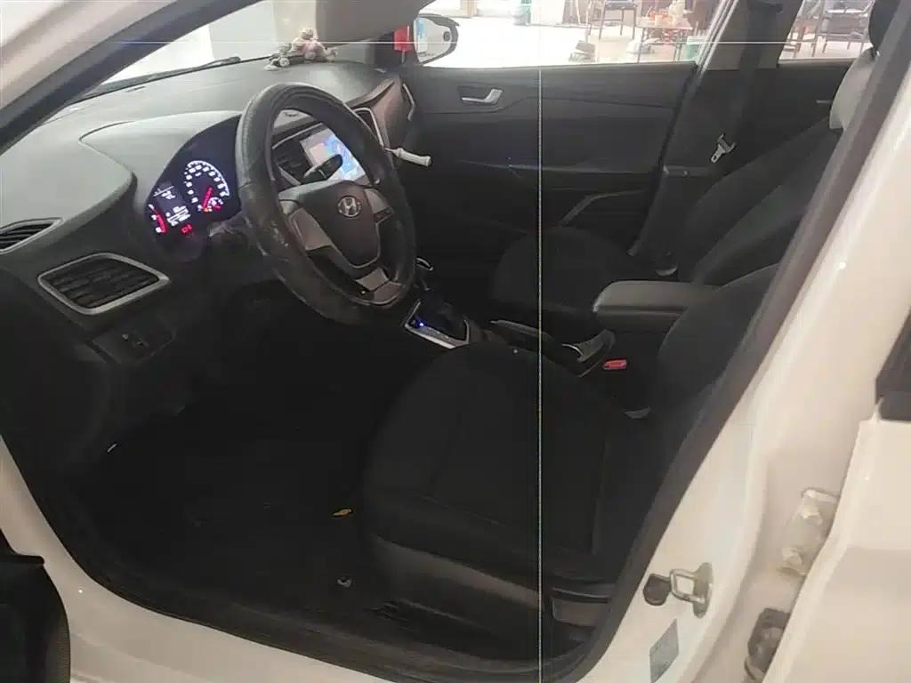 2016 Hyundai Verna 1.4L Automatic GLS (Cool Edition) — миниатюра 15