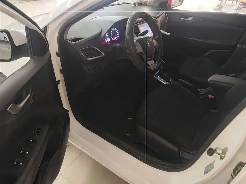 2016 Hyundai Verna 1.4L Automatic GLS (Cool Edition) — миниатюра 16