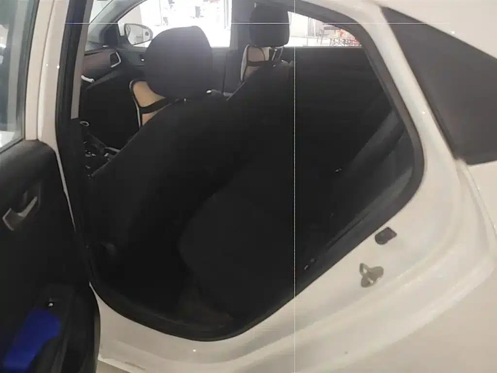 2016 Hyundai Verna 1.4L Automatic GLS (Cool Edition) — миниатюра 17