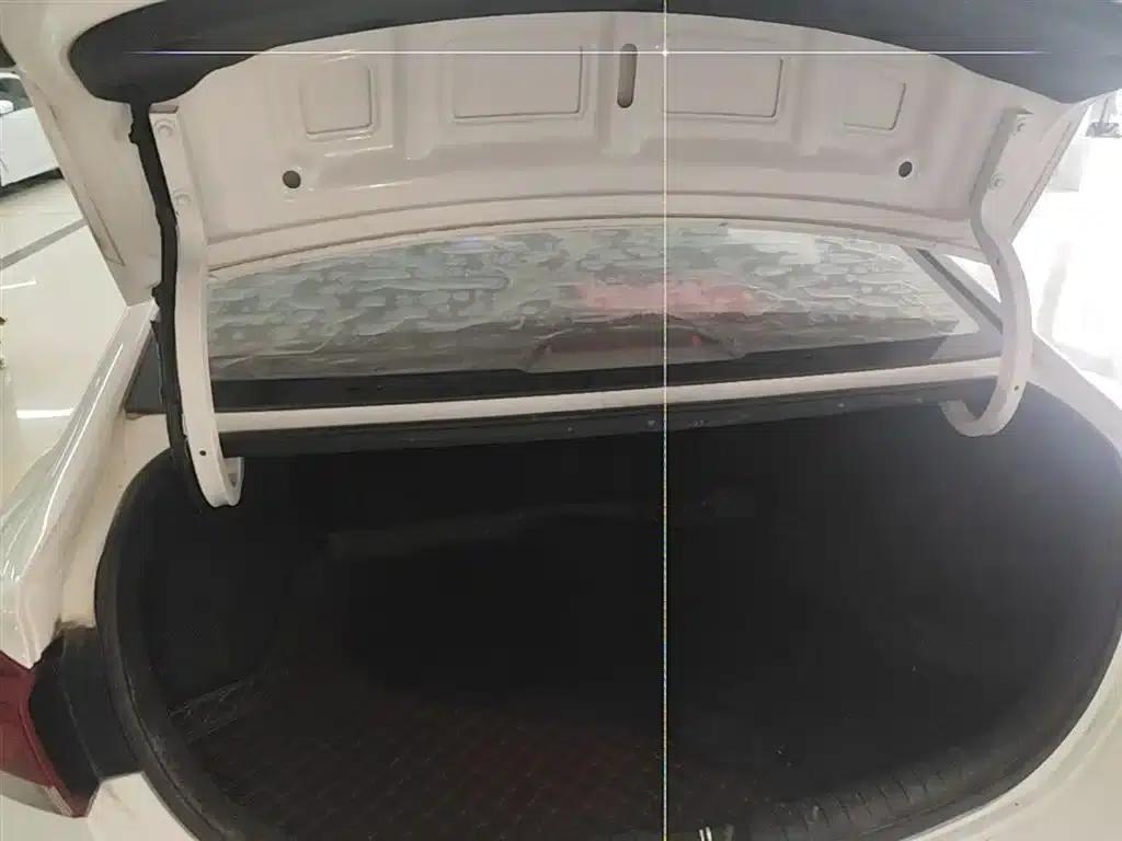 2016 Hyundai Verna 1.4L Automatic GLS (Cool Edition) — миниатюра 19