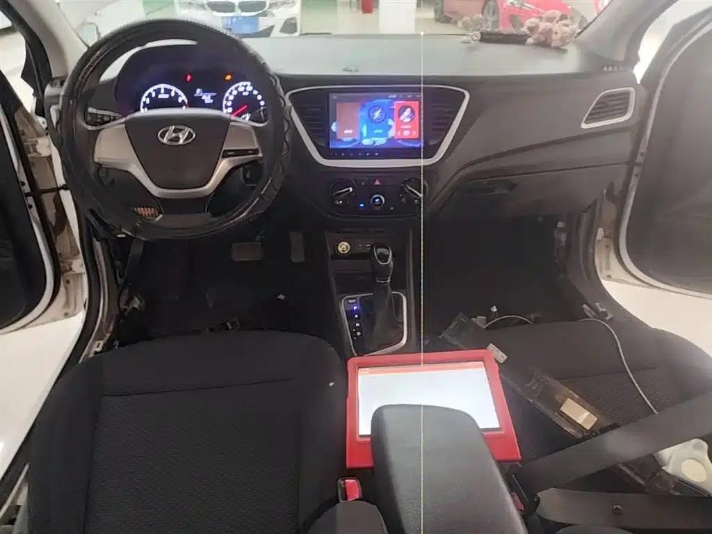 2016 Hyundai Verna 1.4L Automatic GLS (Cool Edition) — миниатюра 10