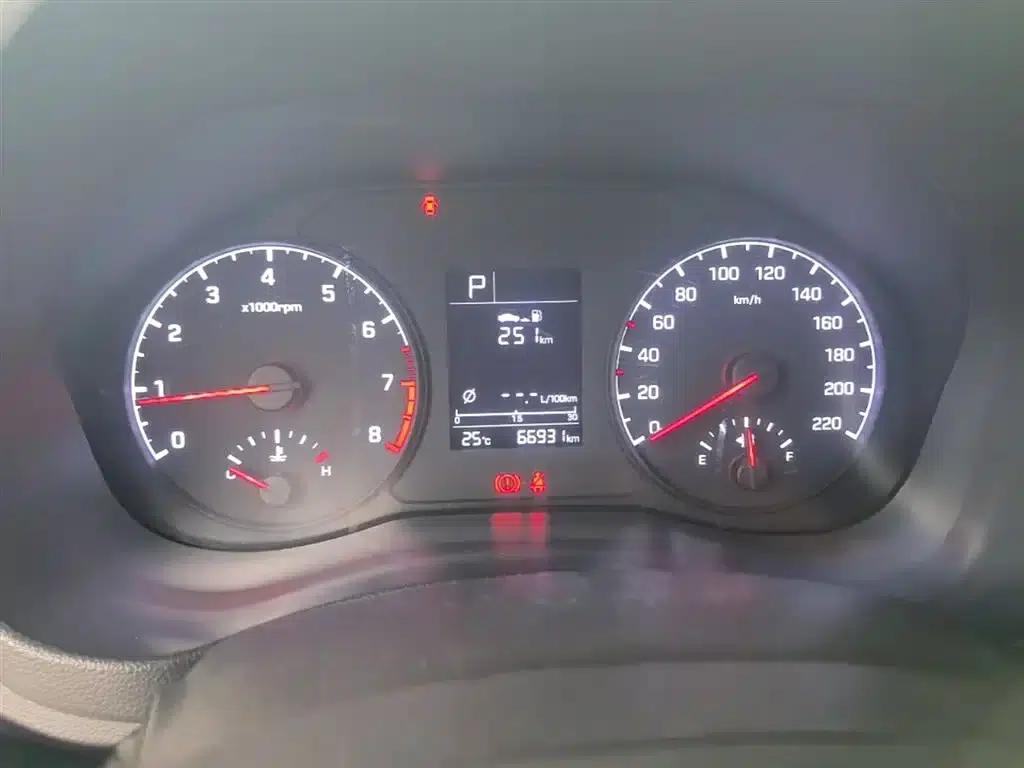 2016 Hyundai Verna 1.4L Automatic GLS (Cool Edition) — миниатюра 12