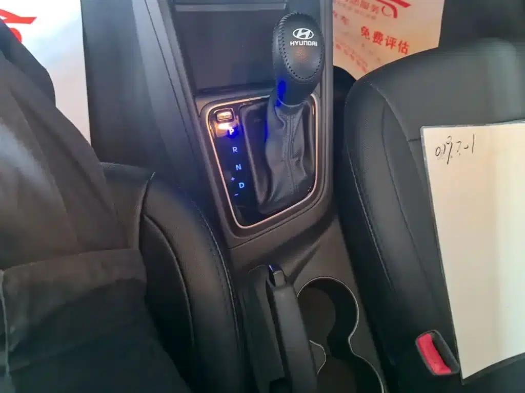 2016 Hyundai Verna 1.4L Automatic GLS (Cool Edition) — миниатюра 14