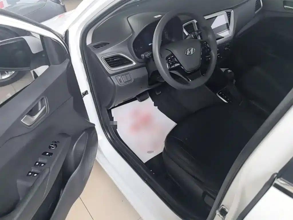 2016 Hyundai Verna 1.4L Automatic GLS (Cool Edition) — миниатюра 16