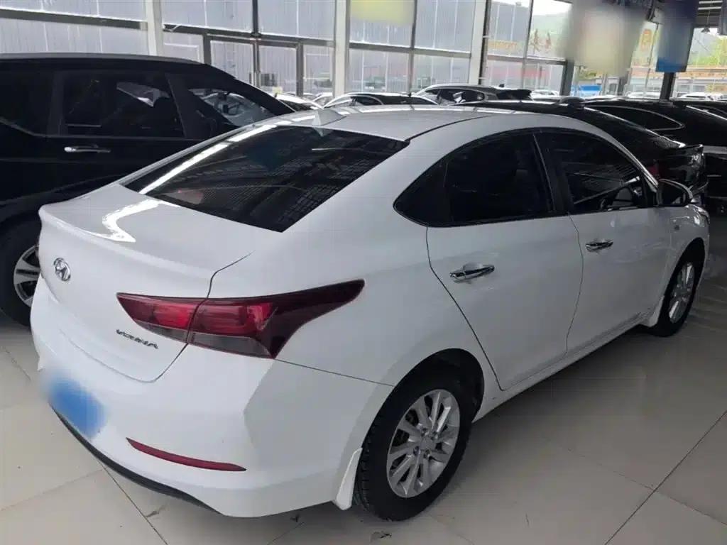 2016 Hyundai Verna 1.4L Automatic GLS (Cool Edition) — миниатюра 7