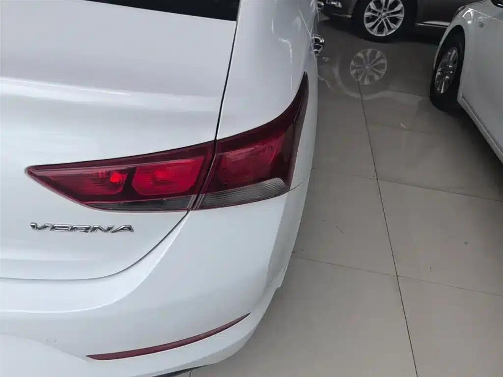 2016 Hyundai Verna 1.4L Automatic GLS (Cool Edition) — миниатюра 8