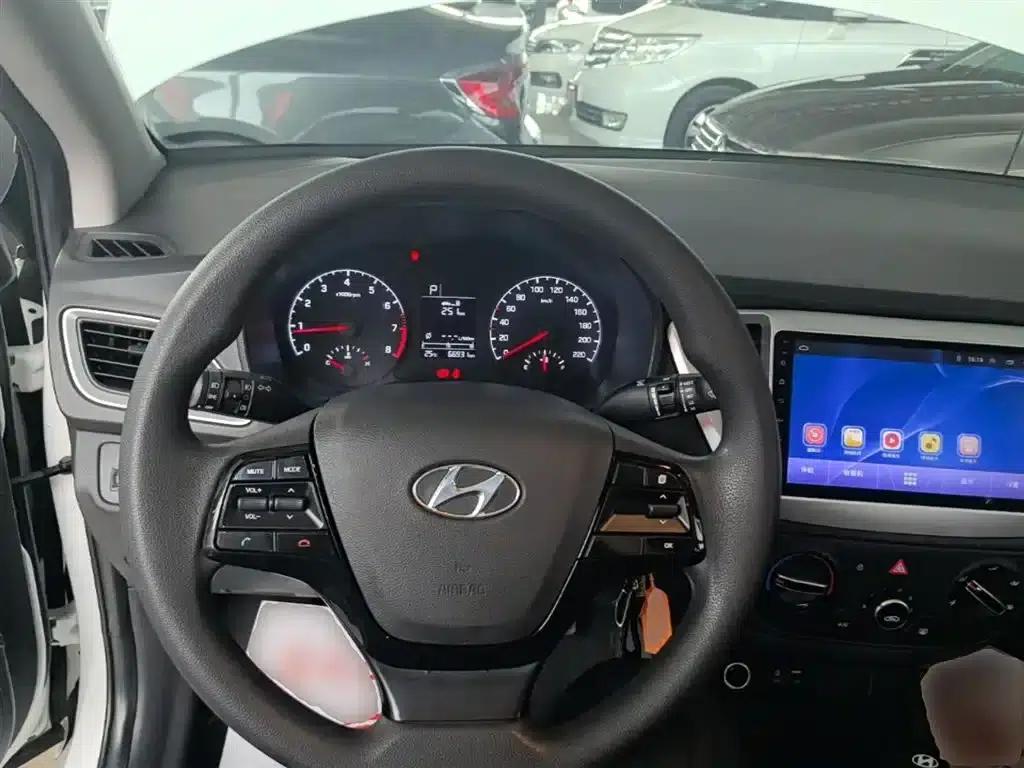 2016 Hyundai Verna 1.4L Automatic GLS (Cool Edition) — миниатюра 10