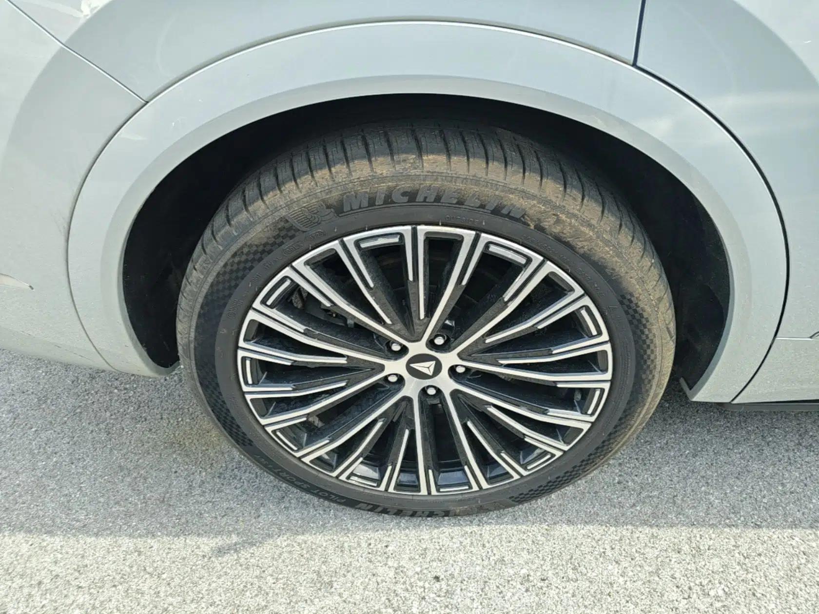 Deepal S09 2025 Four-Wheel Drive Ultra+ Custom Edition — миниатюра 10