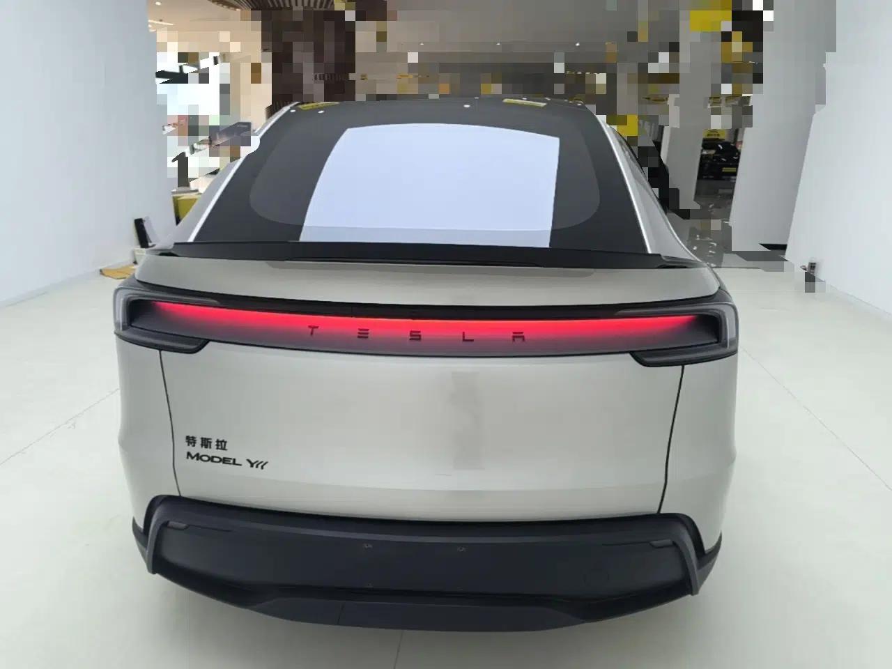 Tesla Model Y L 2025 Model Long-Range All-Wheel-Drive Version — миниатюра 5
