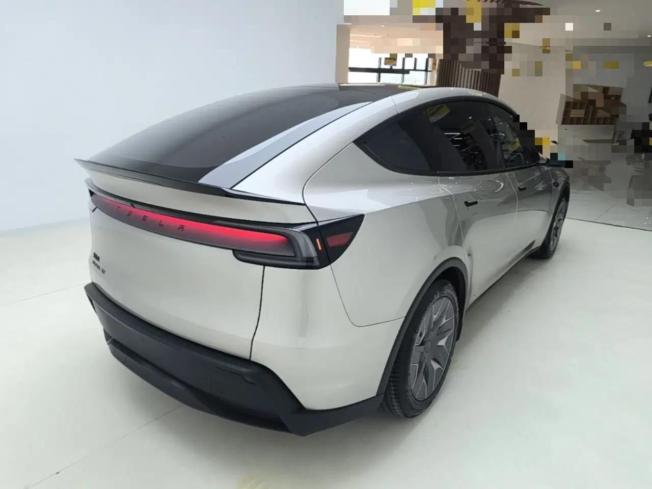 Tesla Model Y L 2025 Model Long-Range All-Wheel-Drive Version — миниатюра 6