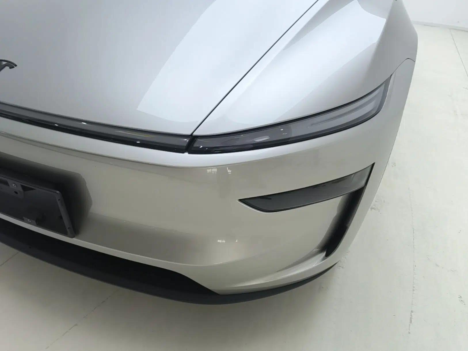 Tesla Model Y L 2025 Model Long-Range All-Wheel-Drive Version — миниатюра 9