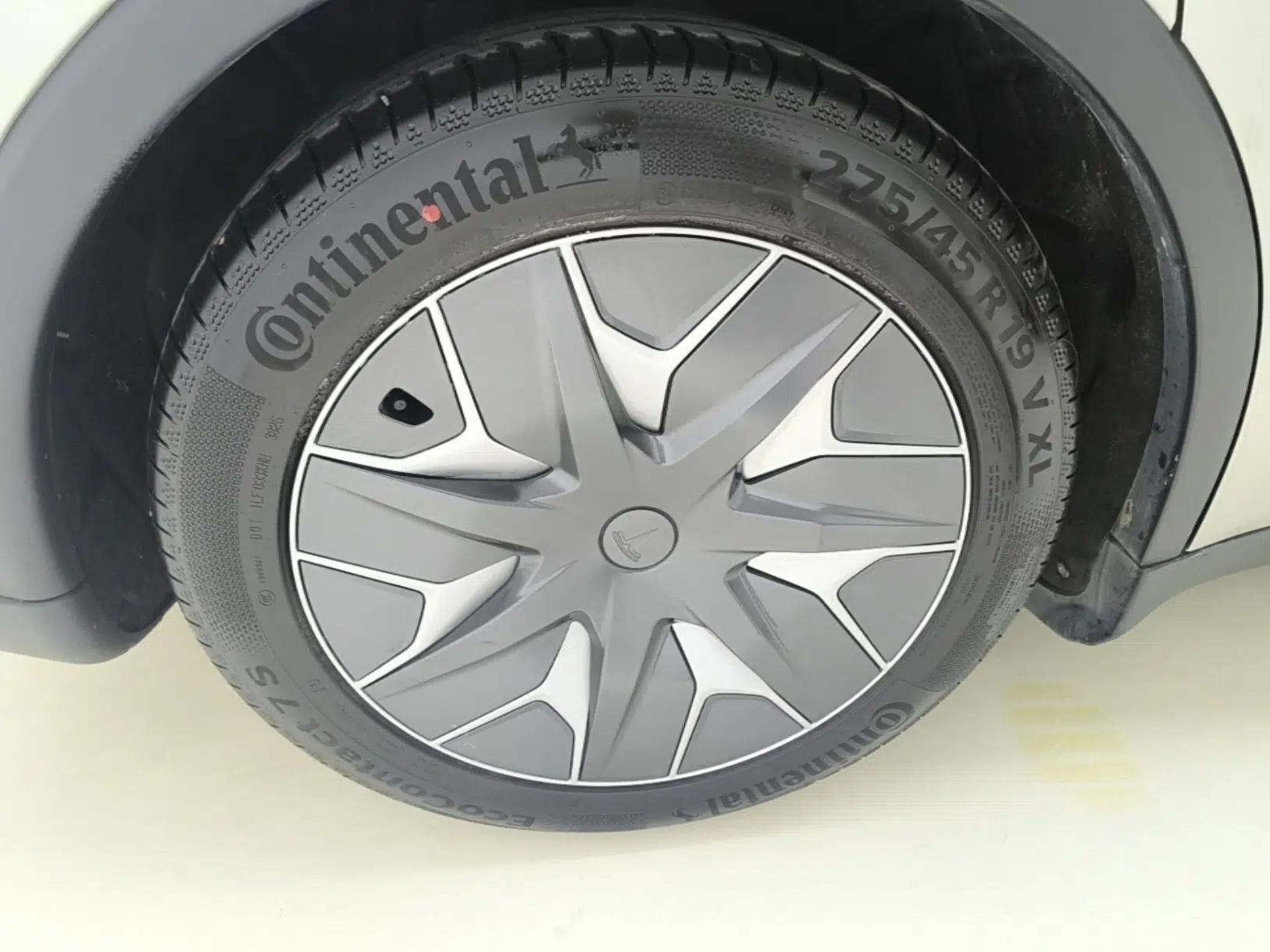 Tesla Model Y L 2025 Model Long-Range All-Wheel-Drive Version — миниатюра 10