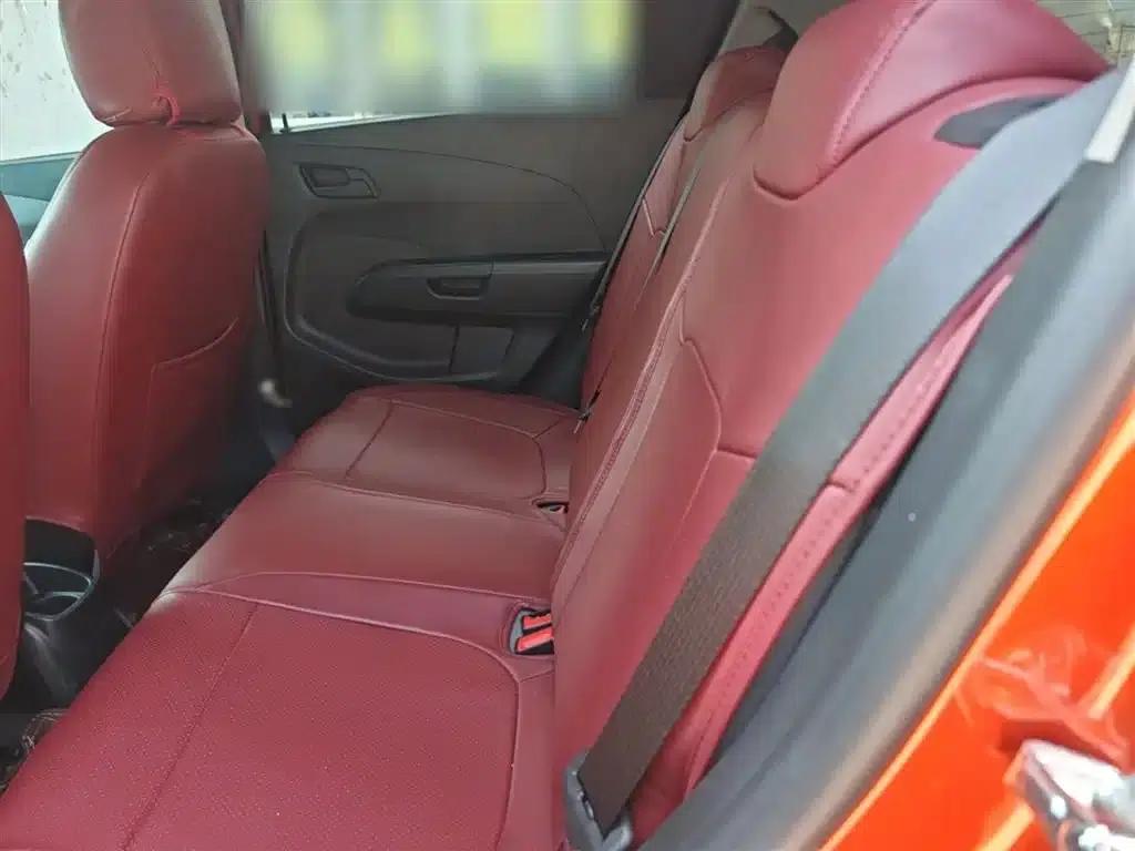 2014 Aveo Hatchback 1.4SL MT Comfort Edition — миниатюра 17
