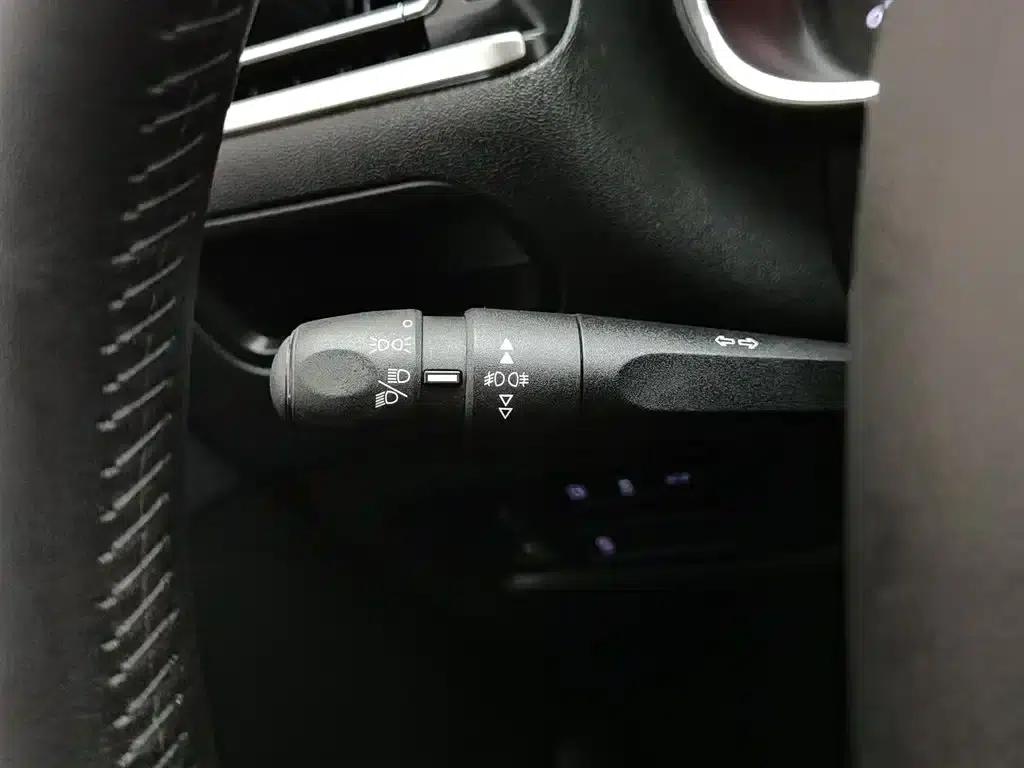 Citroën C4 2018 1.6L Manual Deluxe — миниатюра 21