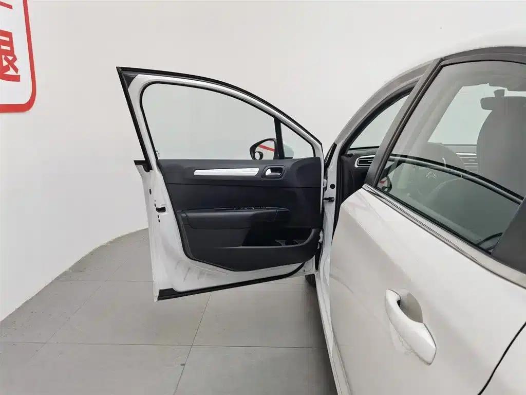 Citroën C4 2018 1.6L Manual Deluxe — миниатюра 8
