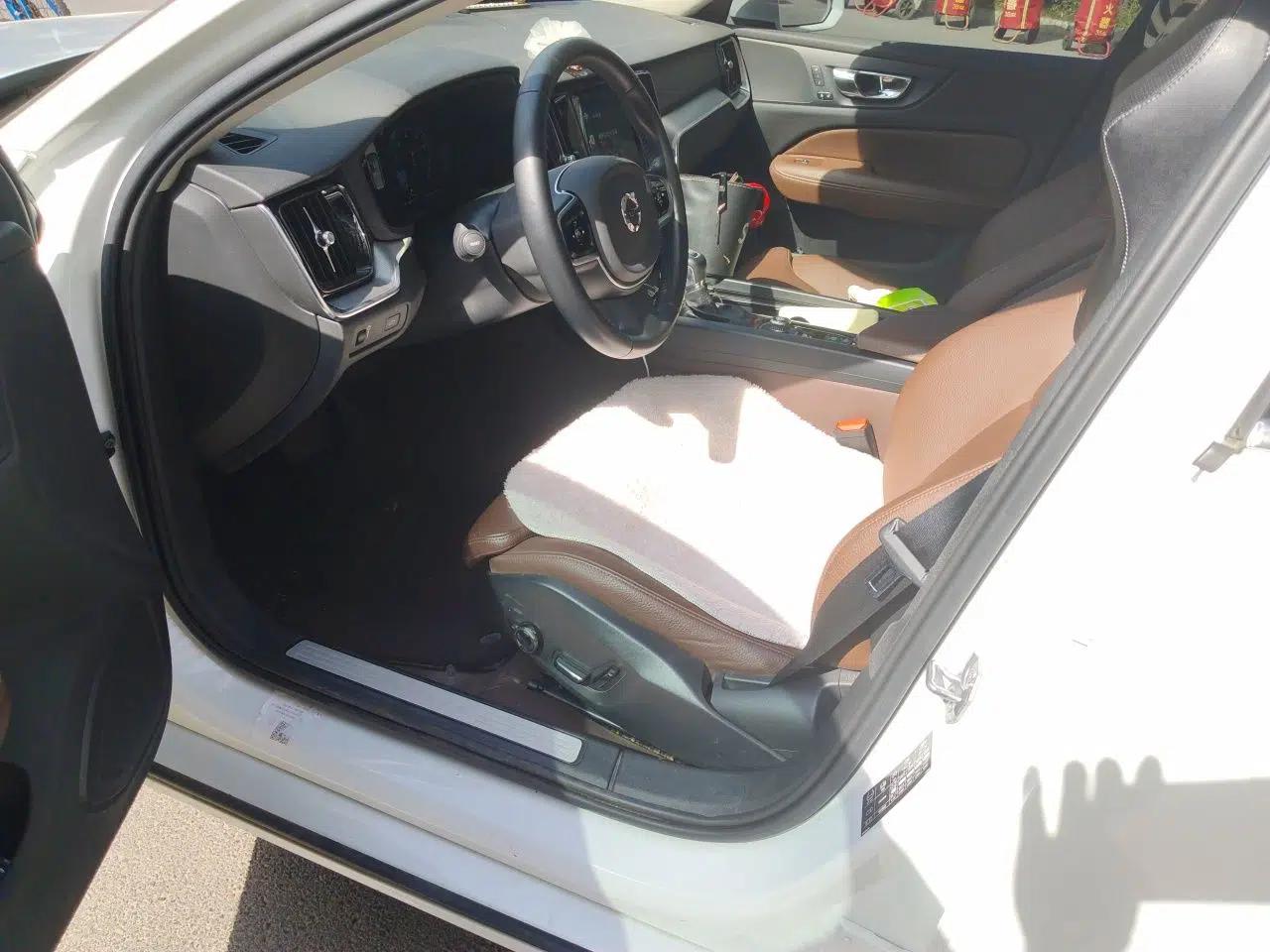 Volvo V60 2020 T5 Zhiyuan Luxury Edition — миниатюра 17