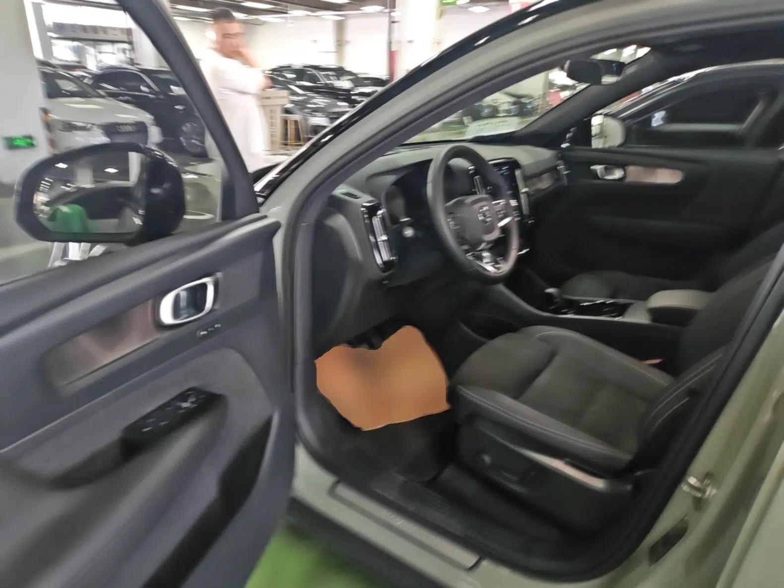 Volvo XC40 New Energy 2023 Long-Range Version — миниатюра 18