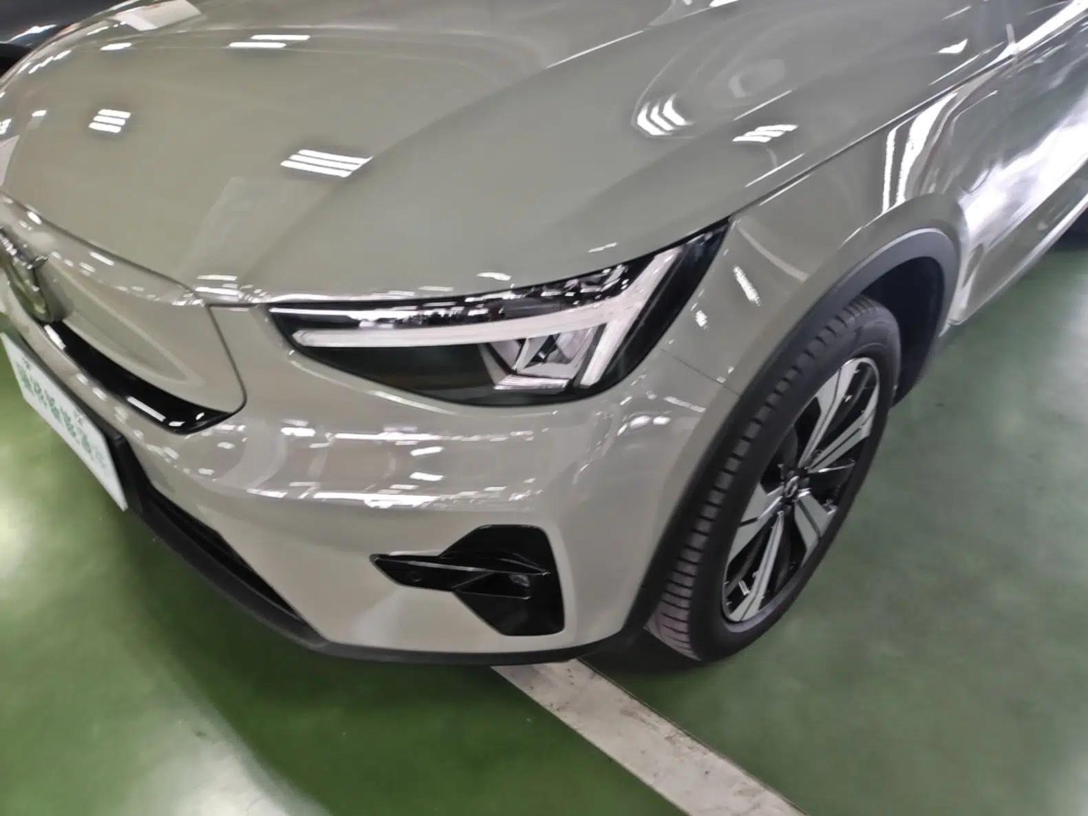 Volvo XC40 New Energy 2023 Long-Range Version — миниатюра 5