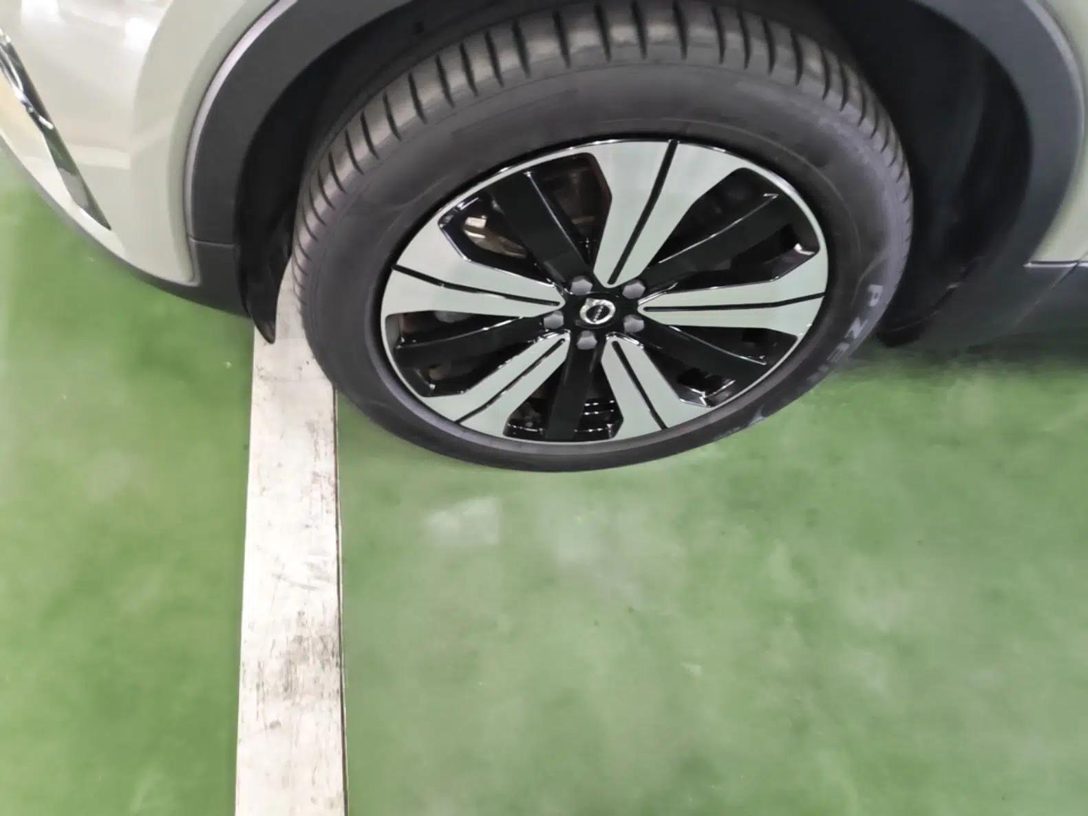 Volvo XC40 New Energy 2023 Long-Range Version — миниатюра 9