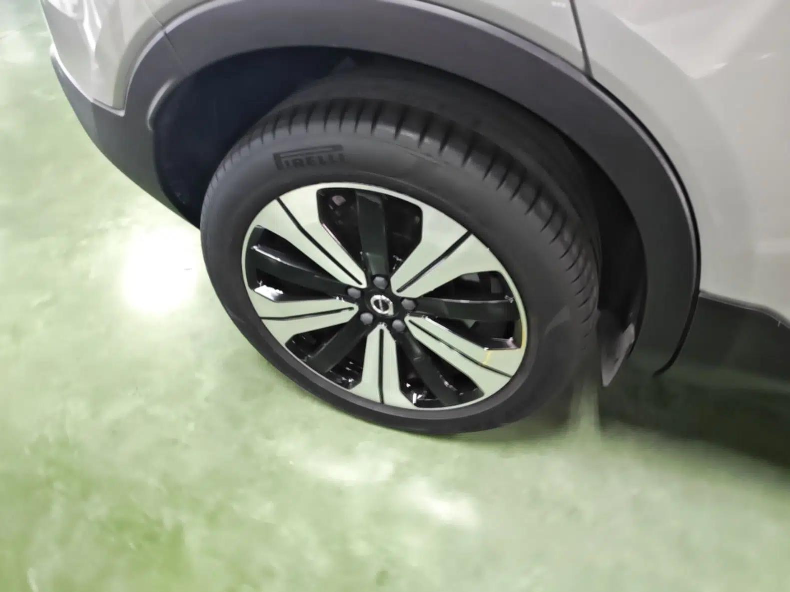 Volvo XC40 New Energy 2023 Long-Range Version — миниатюра 10