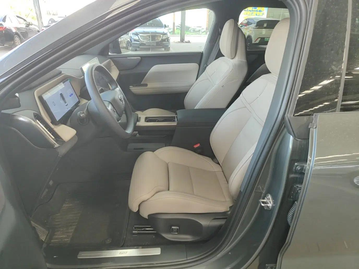 Volvo XC70 Plug-in Hybrid 2026 Model Four-Wheel Drive Long-Range Ultra — миниатюра 18