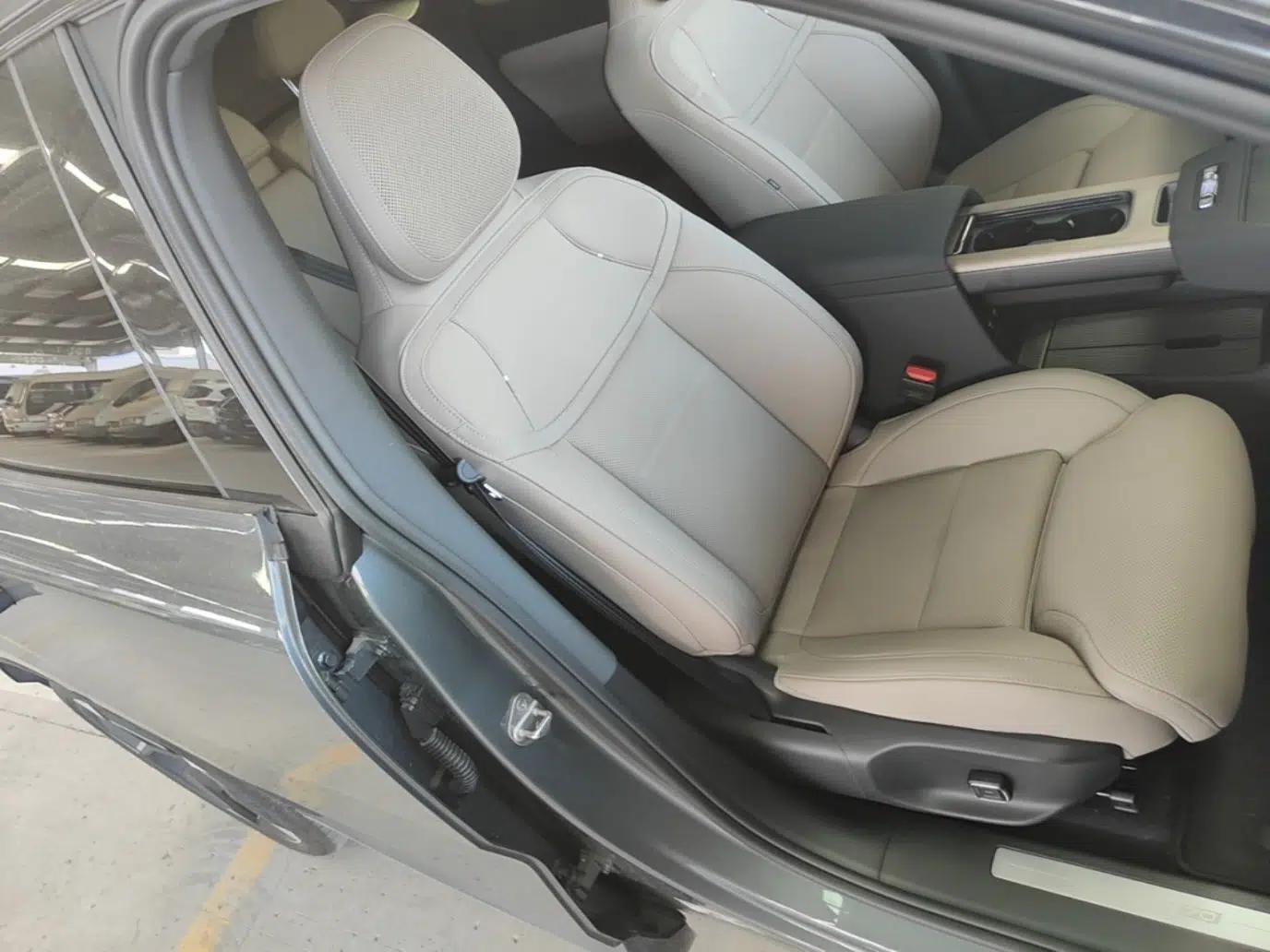 Volvo XC70 Plug-in Hybrid 2026 Model Four-Wheel Drive Long-Range Ultra — миниатюра 23
