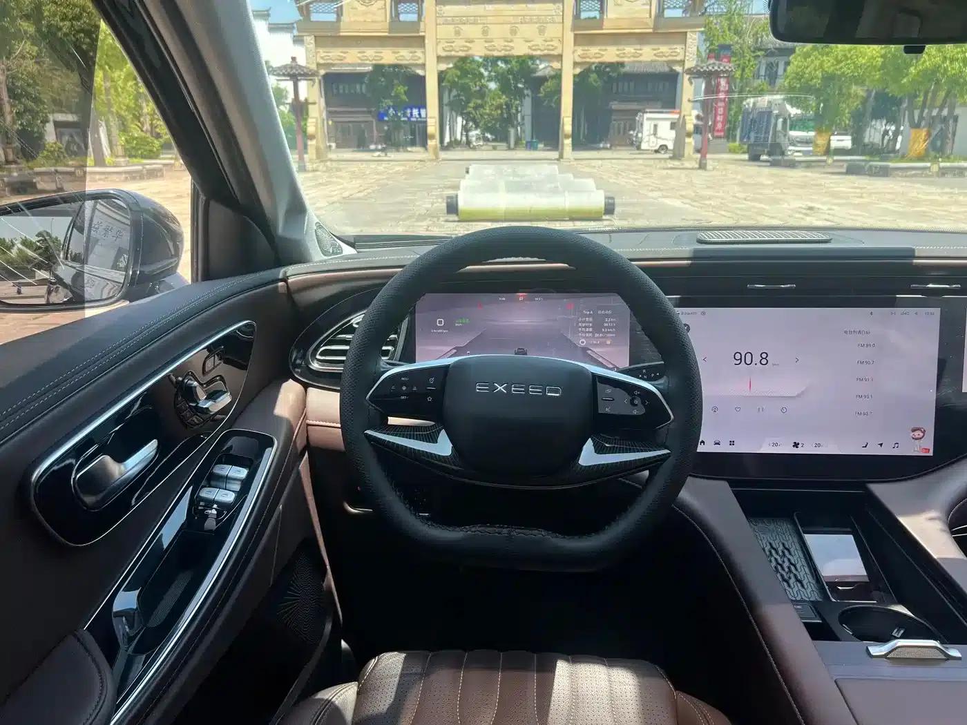 Starlight Moon 2023 400T 2WD Star Edition 7-Seater — миниатюра 12