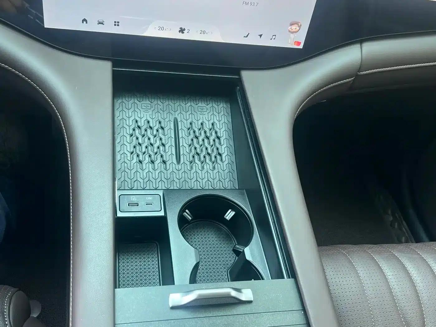Starlight Moon 2023 400T 2WD Star Edition 7-Seater — миниатюра 16
