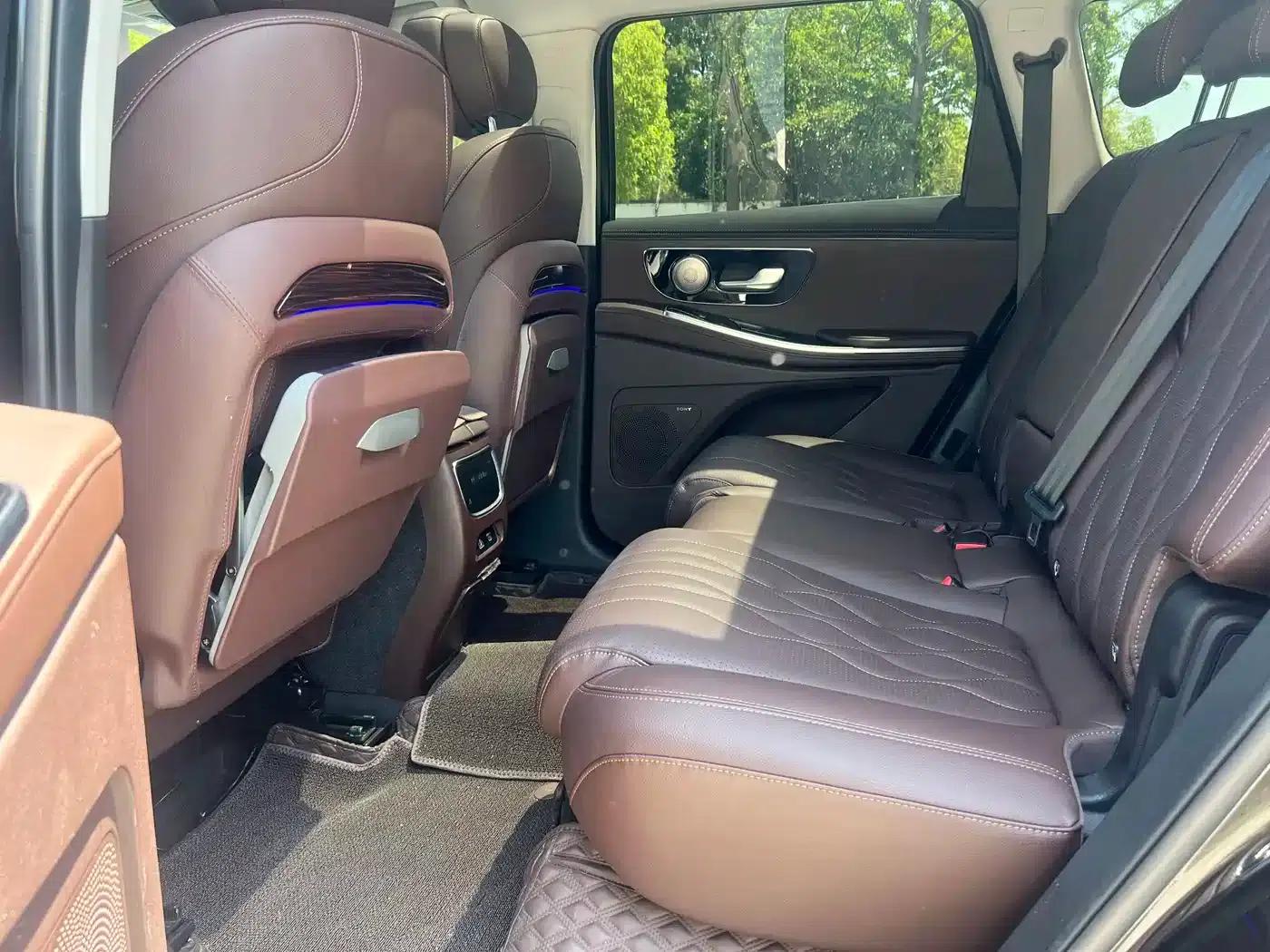 Starlight Moon 2023 400T 2WD Star Edition 7-Seater — миниатюра 8