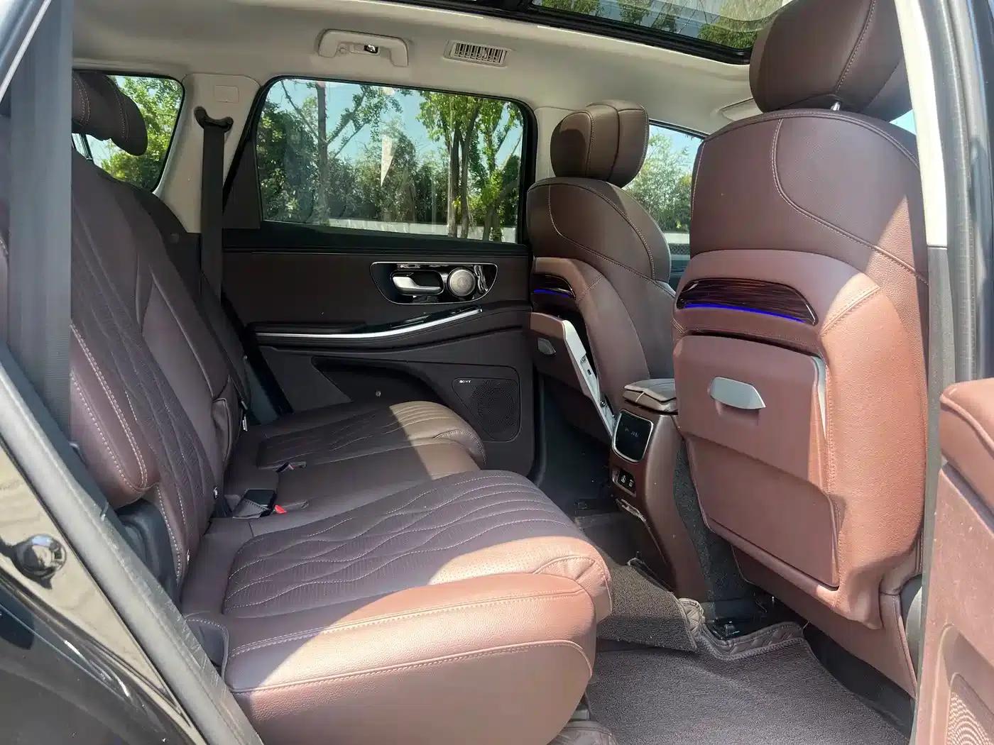 Starlight Moon 2023 400T 2WD Star Edition 7-Seater — миниатюра 9