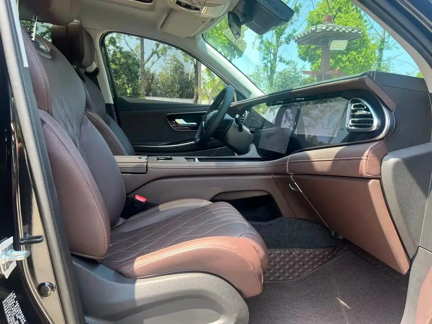 Starlight Moon 2023 400T 2WD Star Edition 7-Seater — миниатюра 10