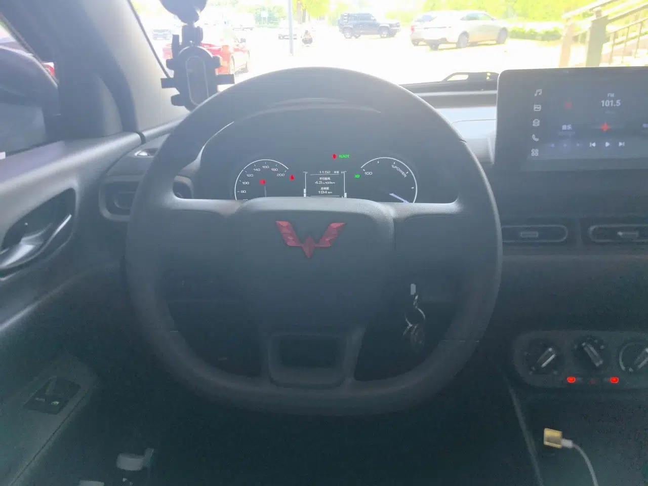 Wuling Hongguang New Energy 2025 Extended-Range Hybrid 50 km Standard Version — миниатюра 11