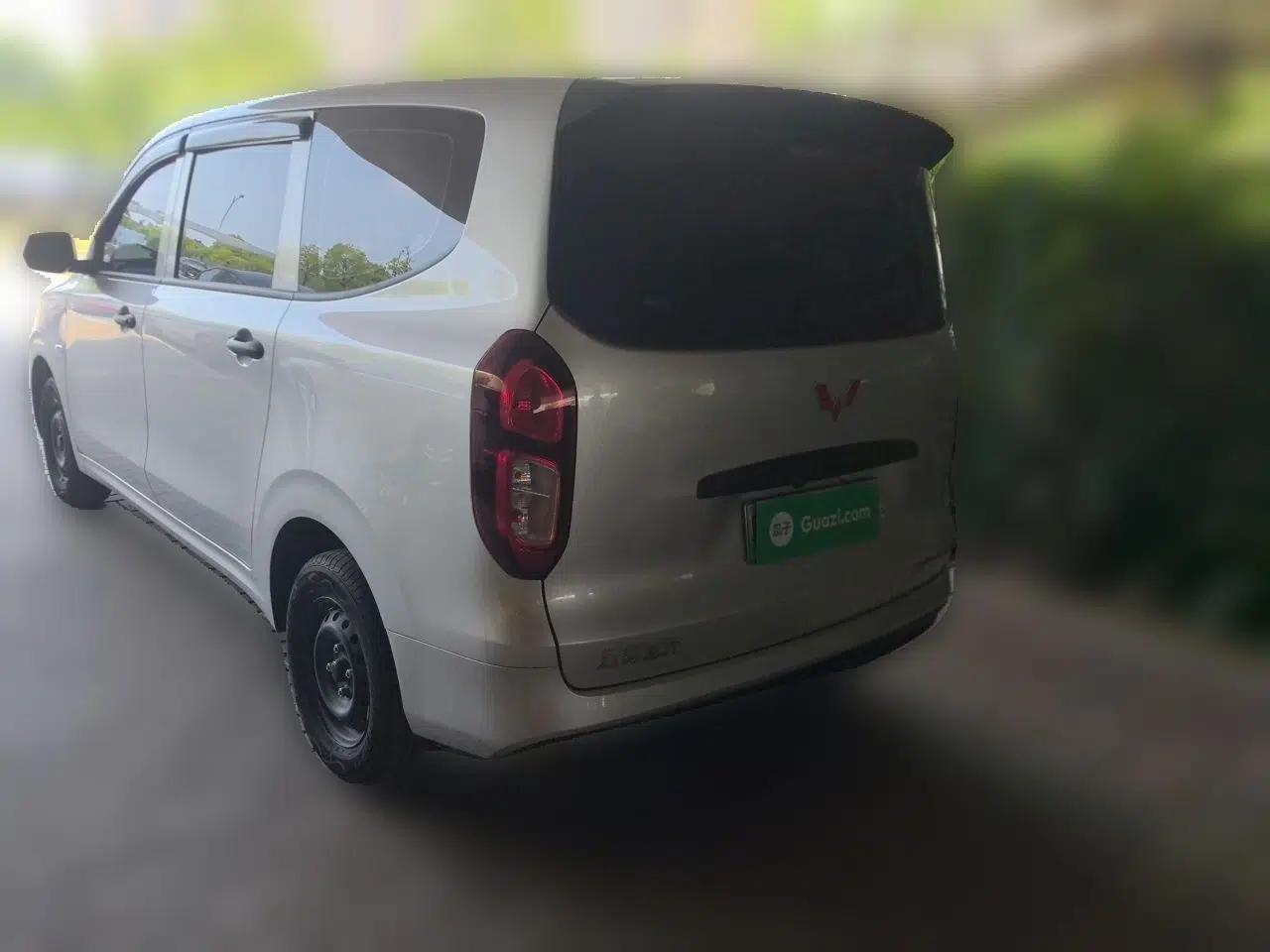 Wuling Hongguang New Energy 2025 Extended-Range Hybrid 50 km Standard Version — миниатюра 4