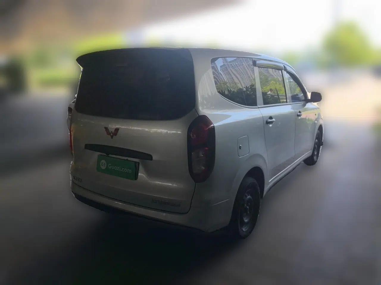 Wuling Hongguang New Energy 2025 Extended-Range Hybrid 50 km Standard Version — миниатюра 6