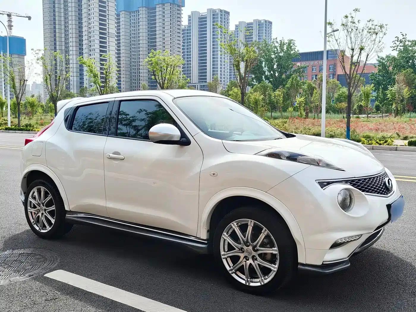 Infiniti ESQ 2014 1.6L Sporty Edition — миниатюра 3