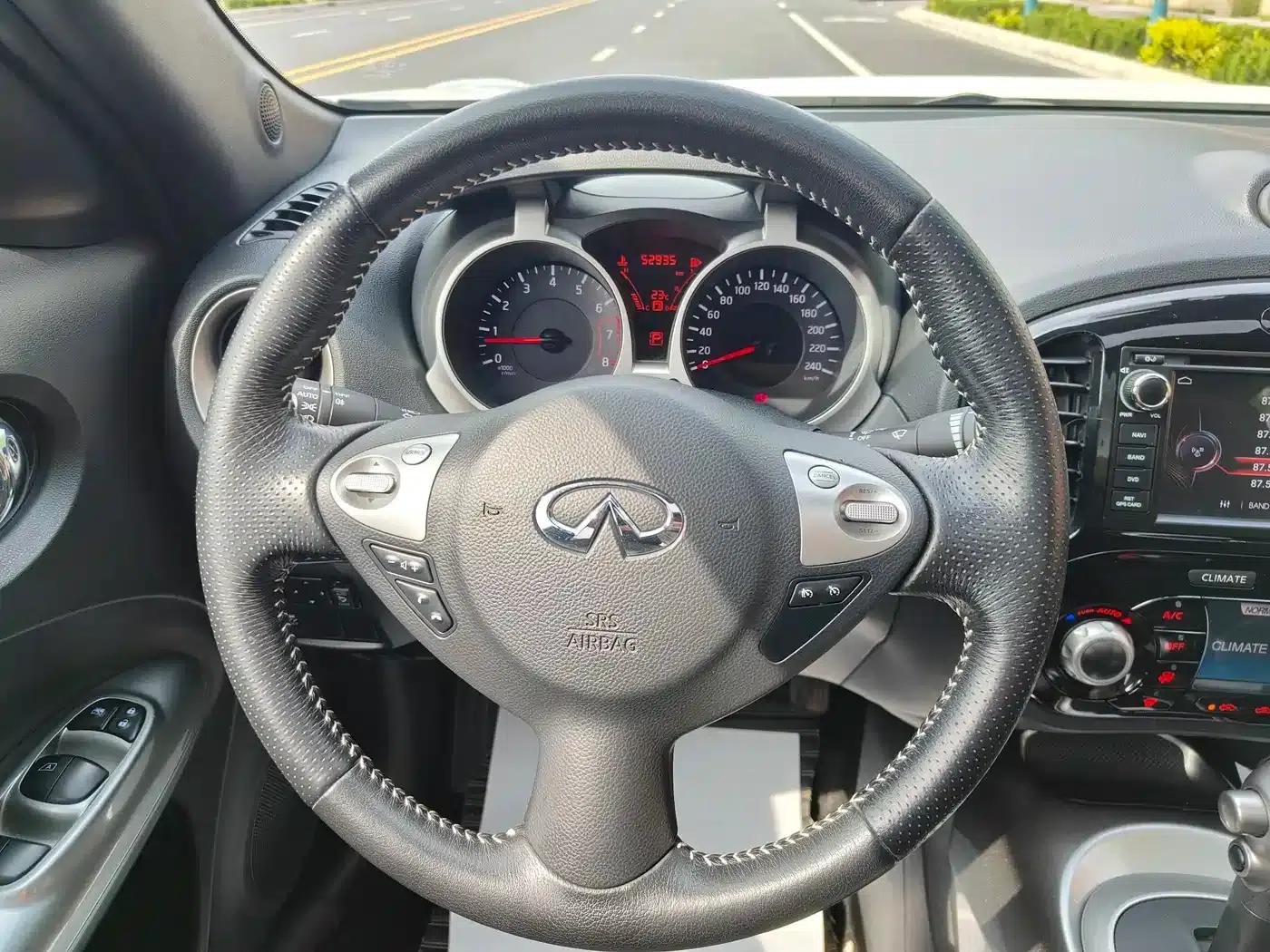 Infiniti ESQ 2014 1.6L Sporty Edition — миниатюра 9