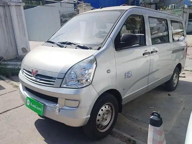 Wuling Rongguang S 2021 1.2L Base Model 5-Seater LSI