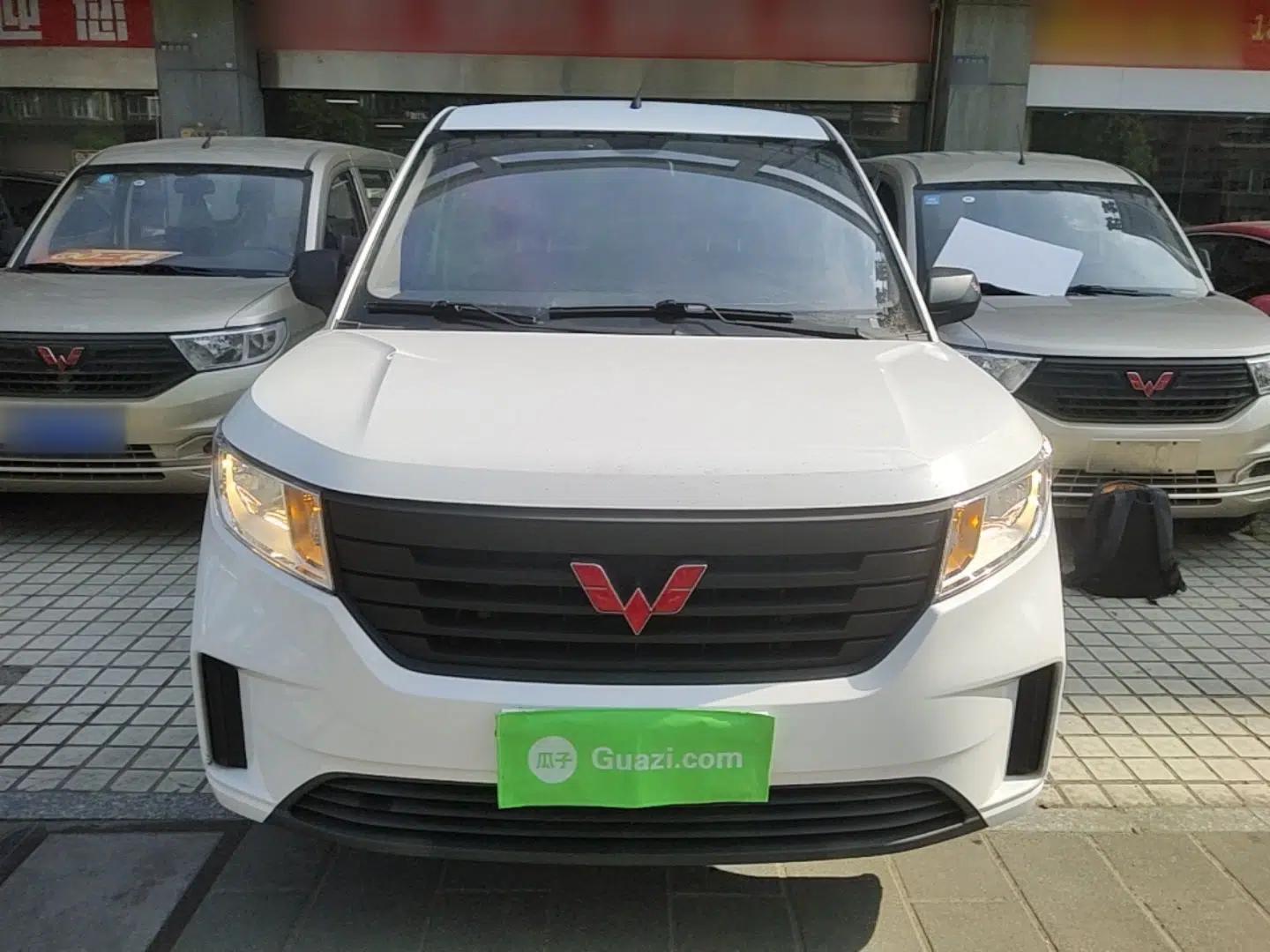 Wuling Hongguang PLUS 2020 1.5L Manual Standard Edition 7-Seater — миниатюра 2